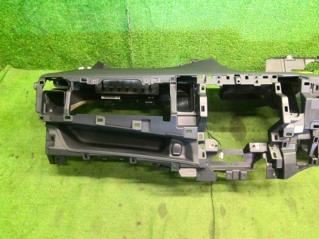 セレナ インストルメントパネル DAA-HFC27 68200-5TA1A