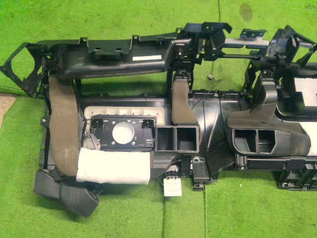 セレナ インストルメントパネル DAA-HFC27 68200-5TA1A