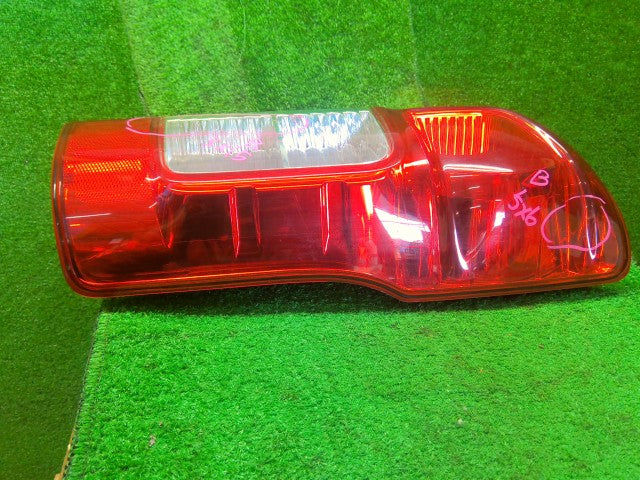 NV350キャラバン 右テールランプ LDF-VW6E26 26550-3XA0B