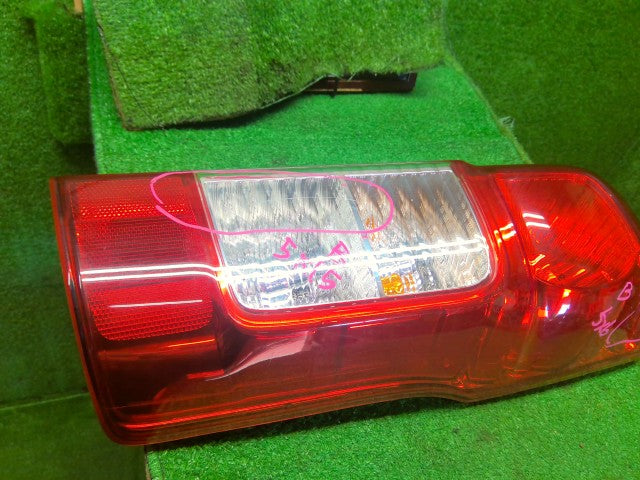NV350キャラバン 右テールランプ LDF-VW6E26 26550-3XA0B