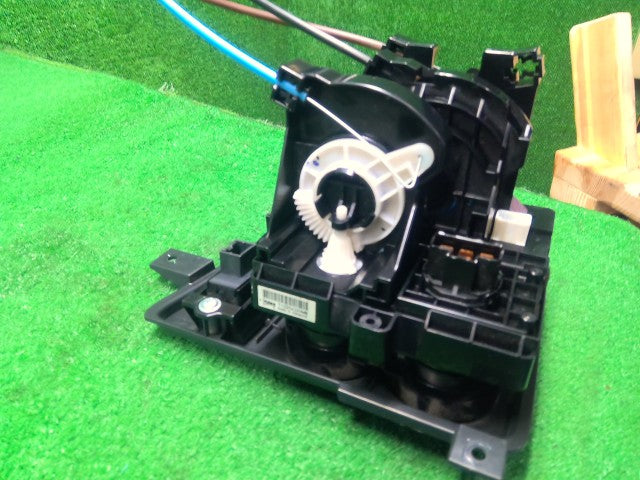 NV350キャラバン Ａ／Ｃスイッチパネル LDF-VW6E26 27515-3XA2A