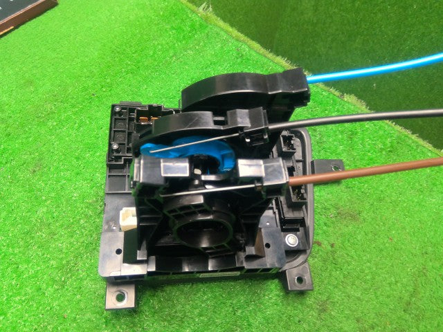NV350キャラバン Ａ／Ｃスイッチパネル LDF-VW6E26 27515-3XA2A