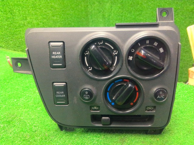 NV350キャラバン Ａ／Ｃスイッチパネル LDF-VW6E26 27515-3XA2A