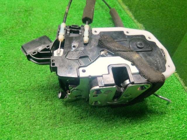 NV350キャラバン 右Ｆドアロックソレノイド LDF-VW6E26 80500-3XA1B