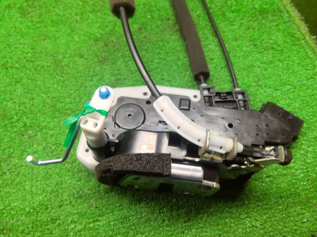 NV350キャラバン 右Ｆドアロックソレノイド LDF-VW6E26 80500-3XA1B