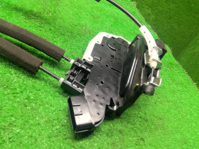NV350キャラバン 左Ｆドアロックソレノイド LDF-VW6E26 80501-3XA1B