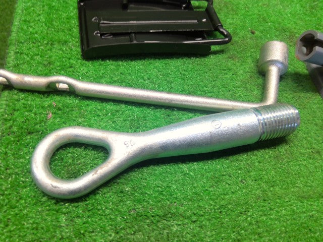 NV350キャラバン 車載工具 LDF-VW6E26