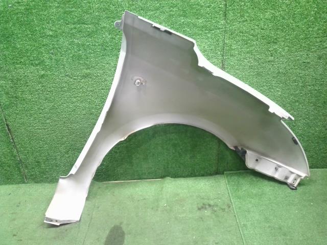 スイフト 左Ｆフェンダー DBA-ZC71S
