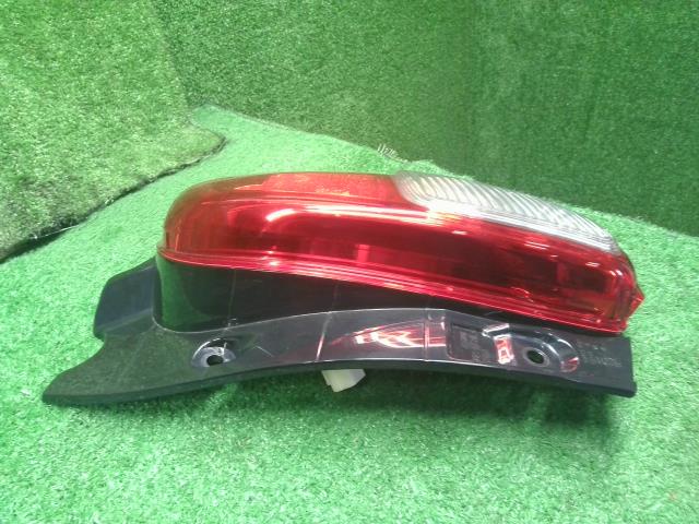 アルト 右テールランプ 3BA-HA37S 35650-67T00