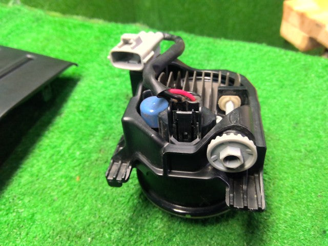 ムーヴ 左フォグランプ DBA-LA150S 81220-B2480