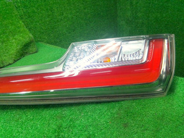 ムーヴ 左テールランプ DBA-LA150S 81561-B2330