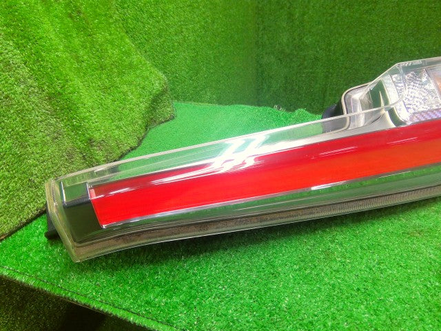 ムーヴ 左テールランプ DBA-LA150S 81561-B2330
