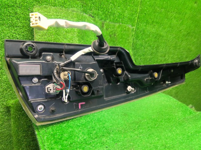ムーヴ 左テールランプ DBA-LA150S 81561-B2330