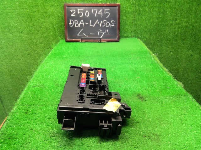 ムーヴ ヒューズボックス DBA-LA150S 82600-B2540