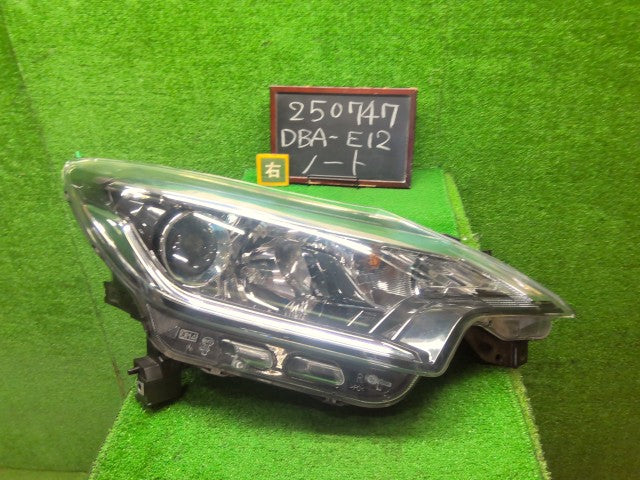 ノート 右ヘッドランプＡＳＳＹ DBA-E12 26010-5WK0D