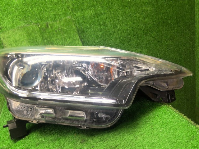 ノート 右ヘッドランプＡＳＳＹ DBA-E12 26010-5WK0D