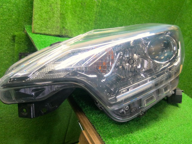 ノート 左ヘッドランプＡＳＳＹ DBA-E12 26060-5WK0D