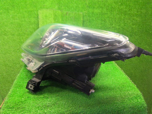 ノート 左ヘッドランプＡＳＳＹ DBA-E12 26060-5WK0D
