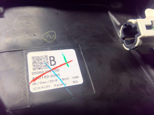 ノート 左ヘッドランプＡＳＳＹ DBA-E12 26060-5WK0D