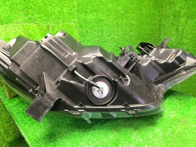 ノート 左ヘッドランプＡＳＳＹ DBA-E12 26060-5WK0D
