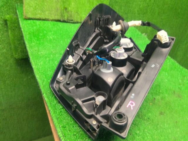 ミライース 右テールランプ DBA-LA360S 81550-B2740
