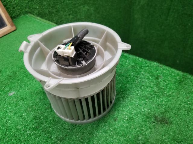 ステラ ヒーターブロアモーター DBA-RN1 72210KG000