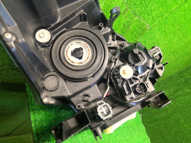 プリウスα 左ヘッドランプＡＳＳＹ DAA-ZVW41W 81170-47640