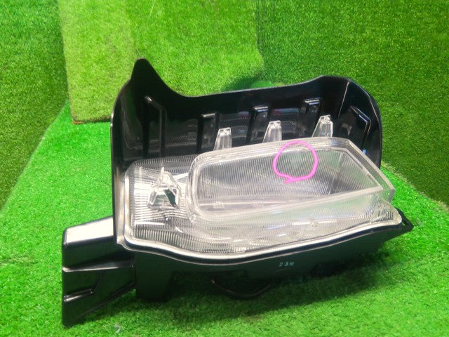 プリウスα 左フォグランプ DAA-ZVW41W 81220-48050