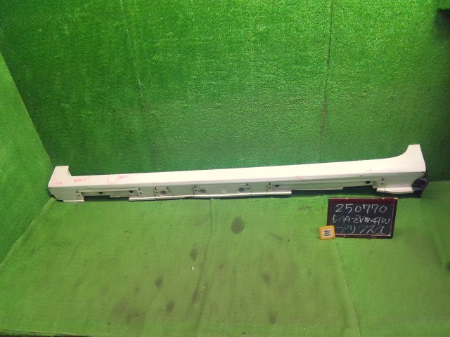 プリウスα 左サイドステップ DAA-ZVW41W 75860-47020-A1