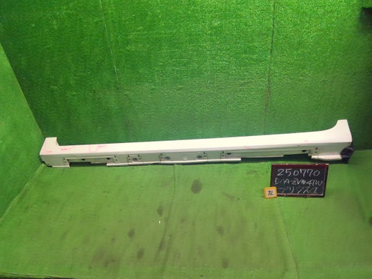 プリウスα 左サイドステップ DAA-ZVW41W 75860-47020-A1