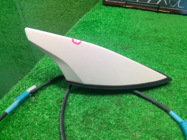 プリウスα アンテナ DAA-ZVW41W 86300-47200