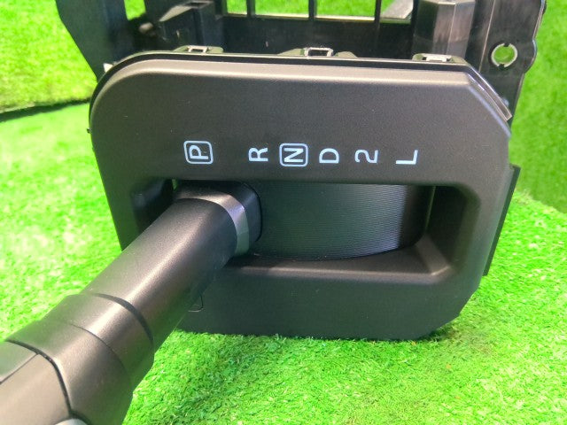ジムニーシエラ シフトレバー 3BA-JB74W 28100-77R31-HLF