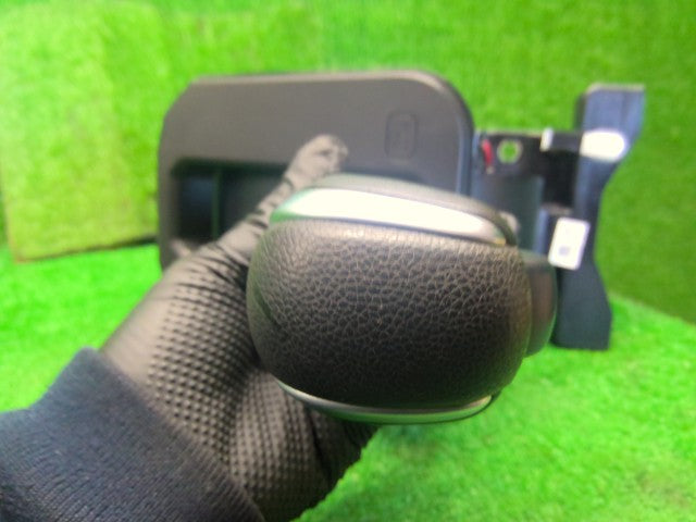 ジムニーシエラ シフトレバー 3BA-JB74W 28100-77R31-HLF