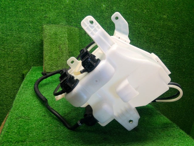 ジムニーシエラ ウォッシャータンク 3BA-JB74W 38403-77R10