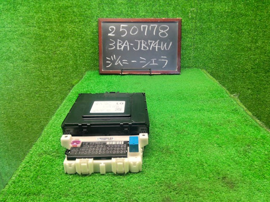 ジムニーシエラ ヒューズボックス 3BA-JB74W 36775-78RD1