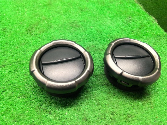 ジムニーシエラ エアコン吹き出し口 3BA-JB74W 73630-77R00-DLK