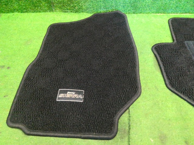 ジムニーシエラ フロアマット 3BA-JB74W