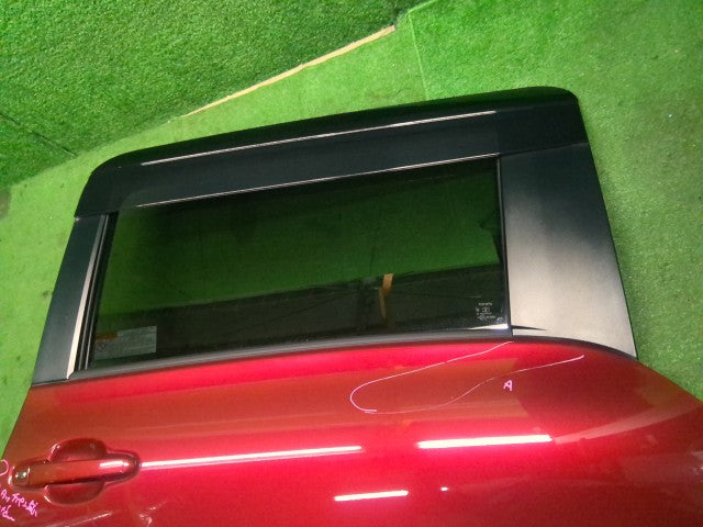 シエンタ 左ＲドアＡＳＳＹ 6AA-NHP170G 67004-52610