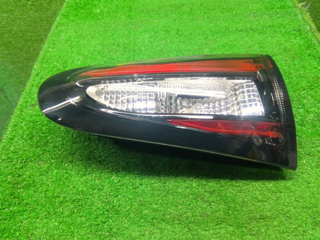 シエンタ 右テールランプ 6AA-NHP170G 81581-52390