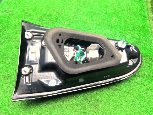 シエンタ 右テールランプ 6AA-NHP170G 81581-52390