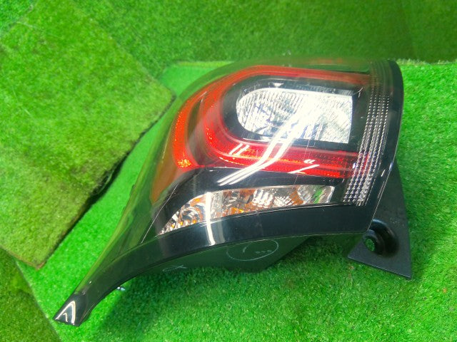 シエンタ 左テールランプ 6AA-NHP170G 81561-52E40