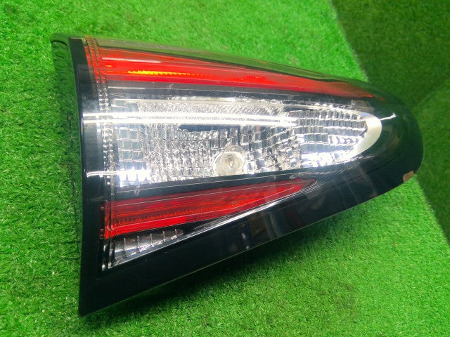 シエンタ 左テールランプ 6AA-NHP170G 81591-52390