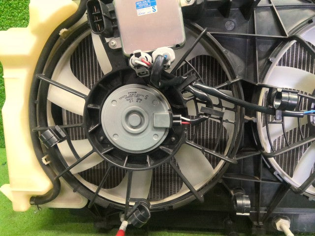 シエンタ ラジエータ 6AA-NHP170G 16400-21350