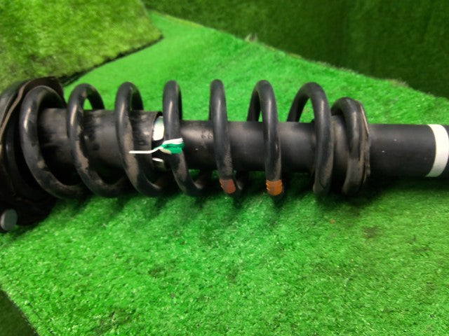 シエンタ 右Ｒストラット 6AA-NHP170G 48530-52P90