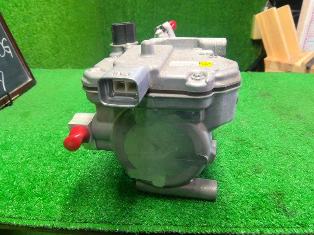 シエンタ Ａ／Ｃコンプレッサー 6AA-NHP170G 88370-15010
