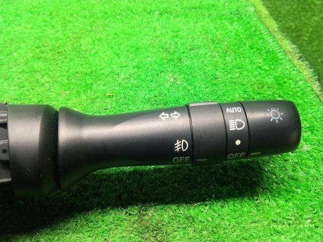 シエンタ ライトスイッチ 6AA-NHP170G 84140-42070