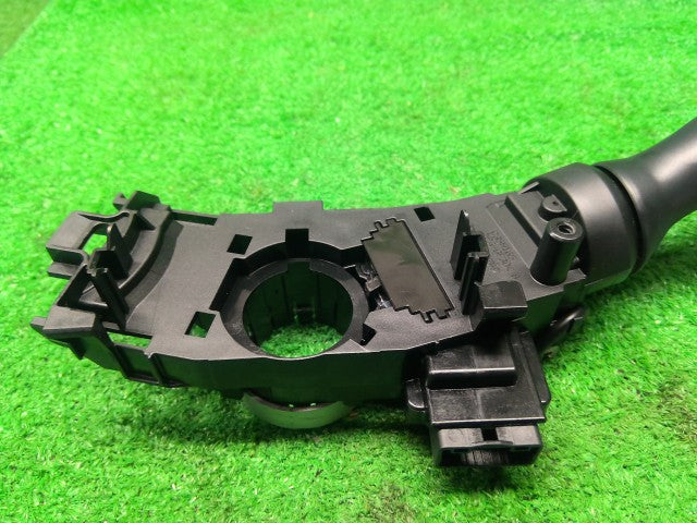 シエンタ ライトスイッチ 6AA-NHP170G 84140-42070