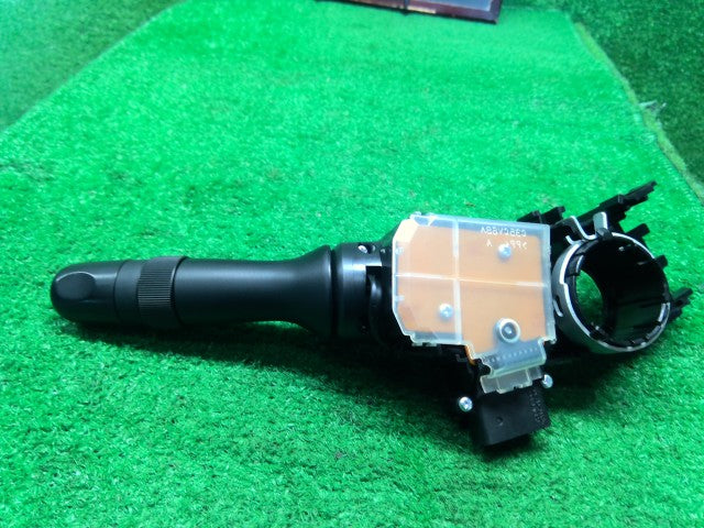 シエンタ ライトスイッチ 6AA-NHP170G 84140-42070