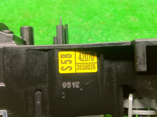 シエンタ ライトスイッチ 6AA-NHP170G 84140-42070