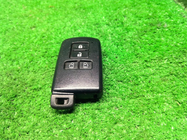 シエンタ キーレスリモコン 6AA-NHP170G 89904-28561